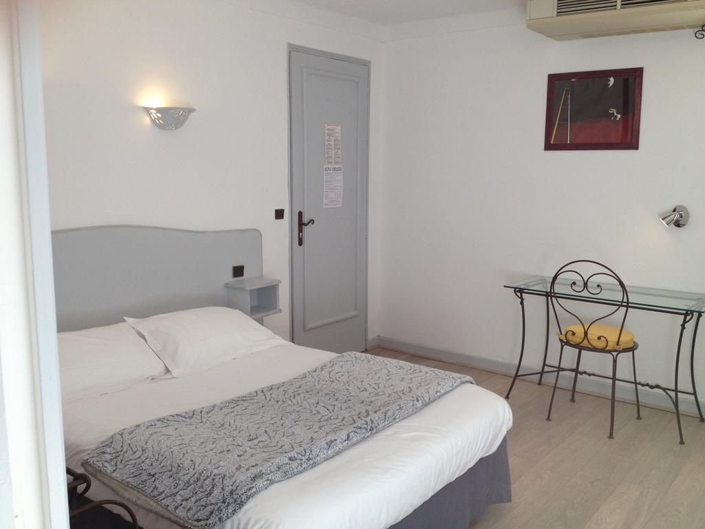 Hotel Lou Caleu Restaurant Le Rocher Des Abeilles Saint-Martin-de-Castillon ห้อง รูปภาพ