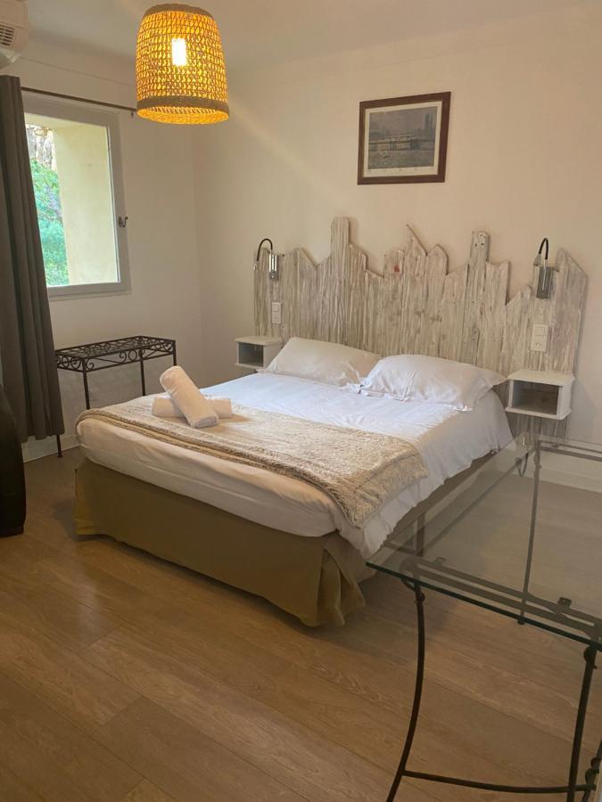 Hotel Lou Caleu Restaurant Le Rocher Des Abeilles Saint-Martin-de-Castillon ภายนอก รูปภาพ