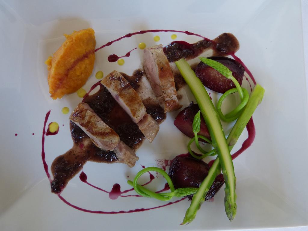 Hotel Lou Caleu Restaurant Le Rocher Des Abeilles Saint-Martin-de-Castillon ภายนอก รูปภาพ