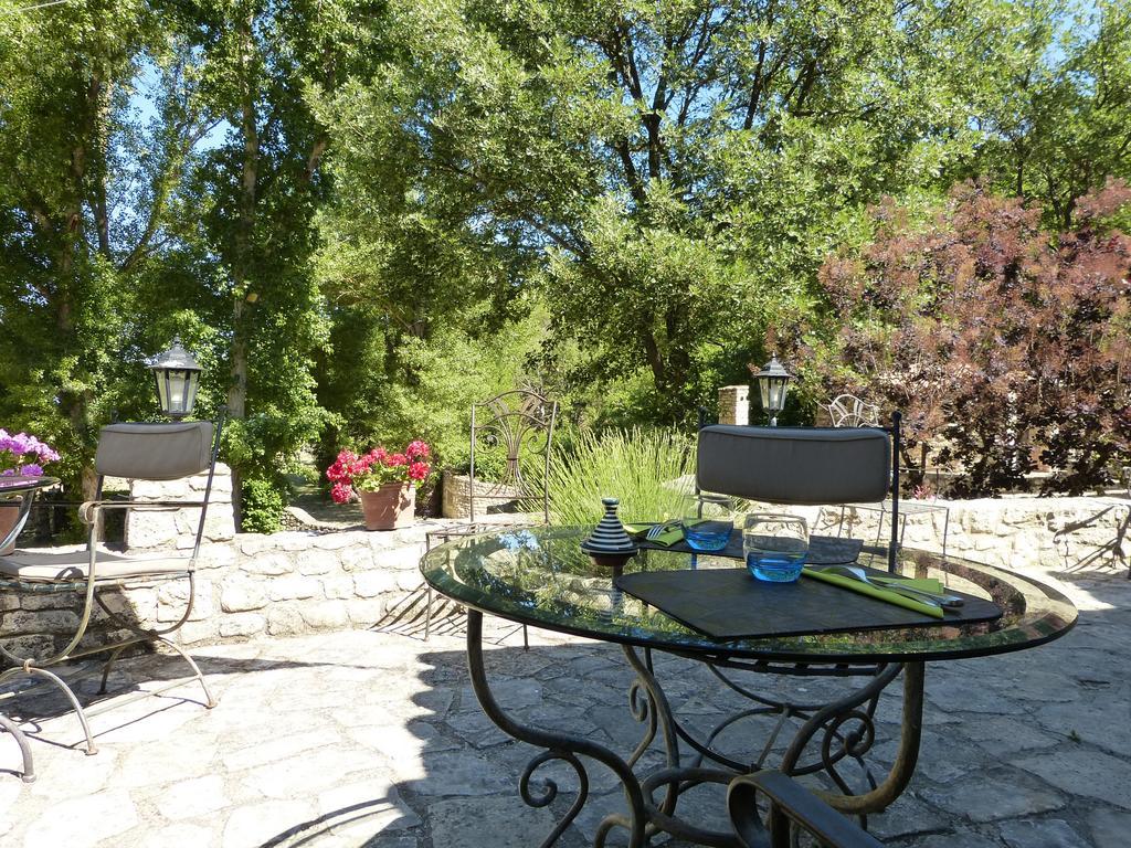 Hotel Lou Caleu Restaurant Le Rocher Des Abeilles Saint-Martin-de-Castillon ภายนอก รูปภาพ