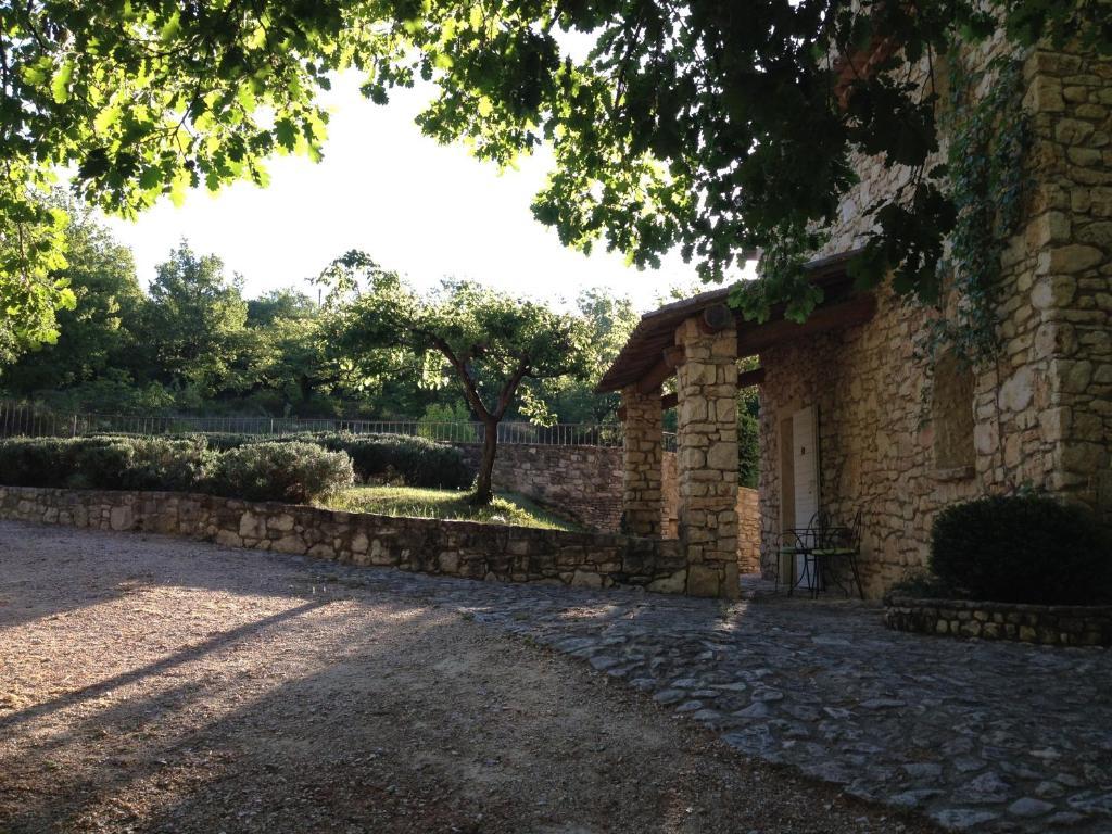 Hotel Lou Caleu Restaurant Le Rocher Des Abeilles Saint-Martin-de-Castillon ภายนอก รูปภาพ